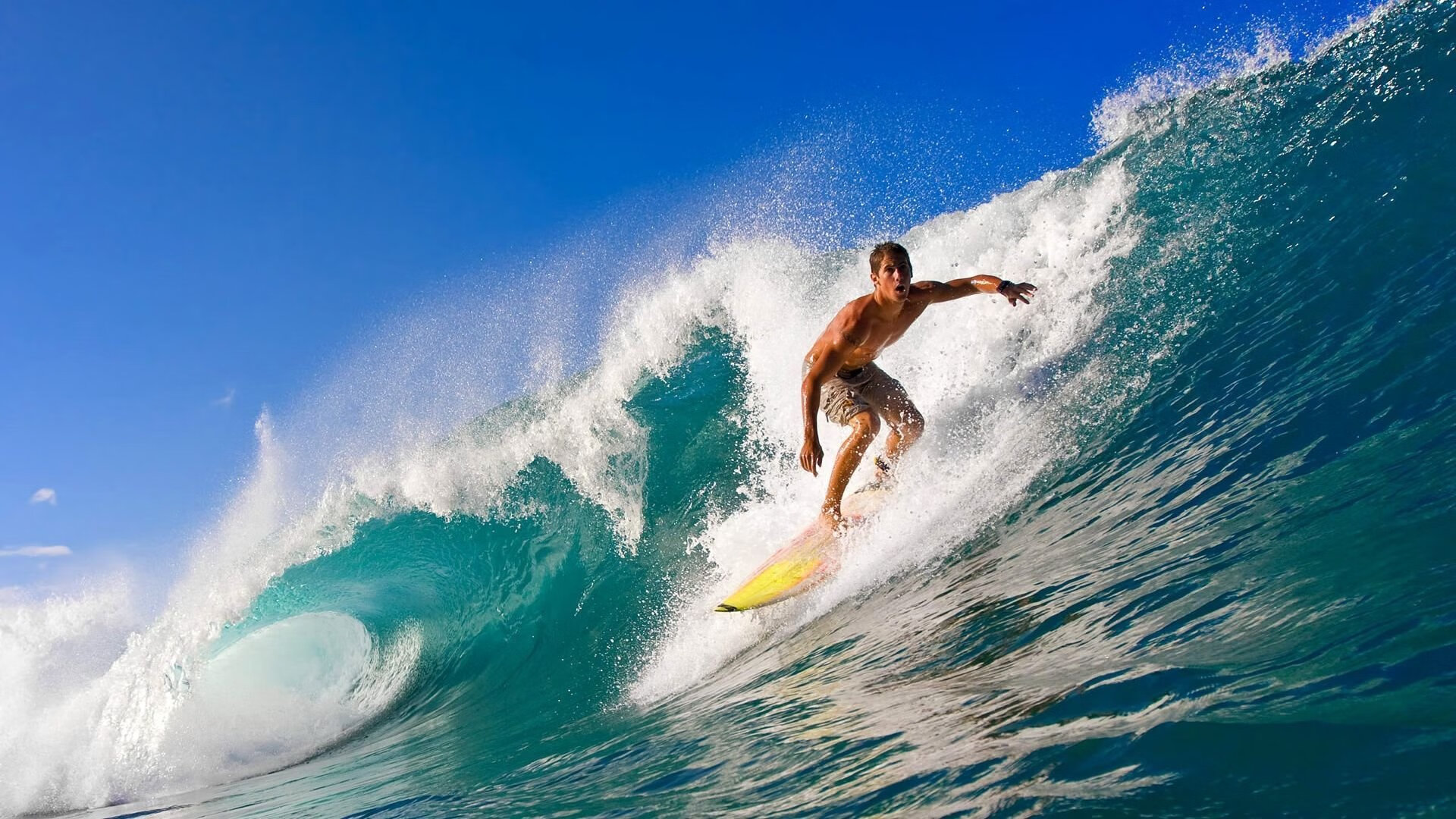 张雨霏蝶泳爆发力十足，张雨霏200蝶泳视频